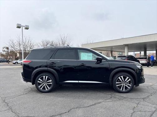 2025 Nissan Pathfinder Platinum 4WD