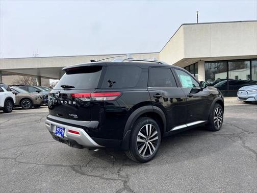 2025 Nissan Pathfinder Platinum 4WD