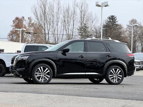 2025 Nissan Pathfinder Platinum 4WD