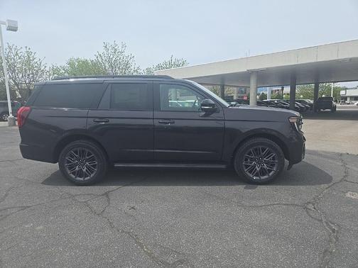 Dark Matter Gray Metallic 2026 Ford Expedition Platinum
