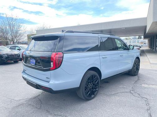 Glacier Gray Metallic Tri-Coat 2026 Ford Expedition Max Platinum