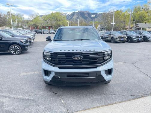 Glacier Gray Metallic Tri-Coat 2026 Ford Expedition Max Platinum