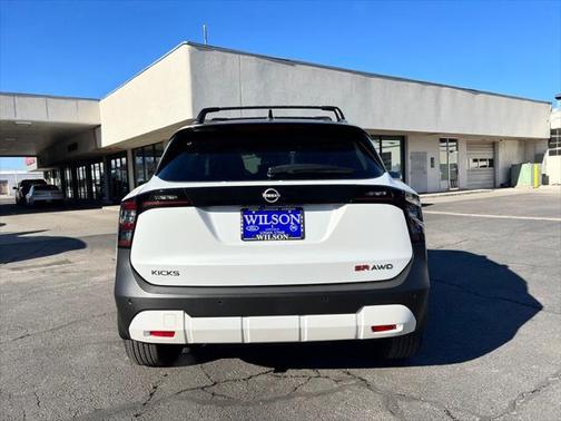 2025 Nissan Kicks SR