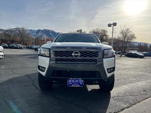 2025 Nissan Frontier SV