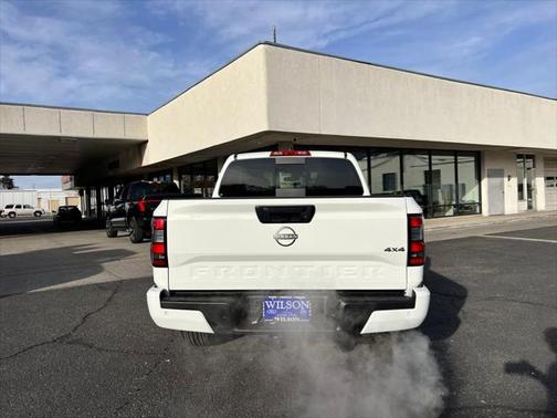 2025 Nissan Frontier SV