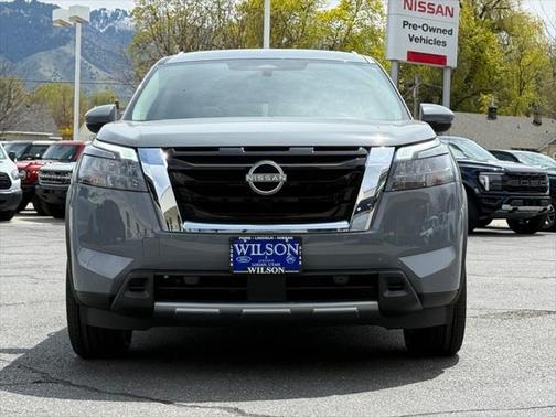 2025 Nissan Pathfinder Platinum 4WD