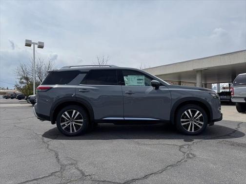 2025 Nissan Pathfinder Platinum 4WD