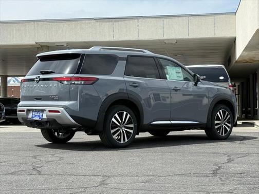 2025 Nissan Pathfinder Platinum 4WD