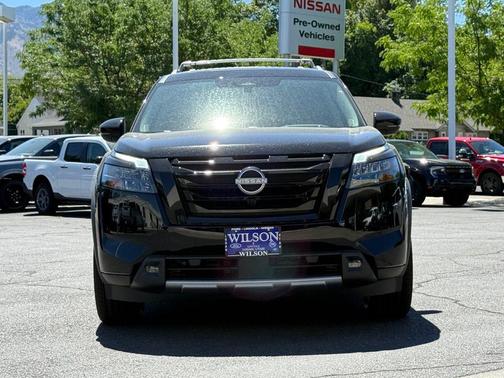 2025 Nissan Pathfinder Platinum 4WD
