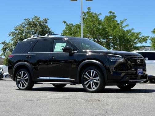 2025 Nissan Pathfinder Platinum 4WD