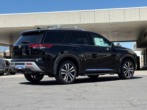 2025 Nissan Pathfinder Platinum 4WD