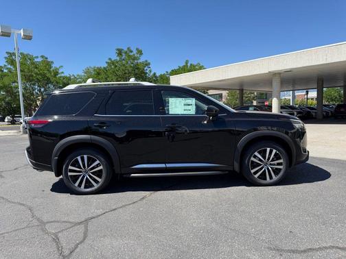 2025 Nissan Pathfinder Platinum 4WD