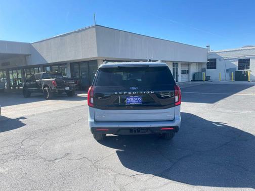 Glacier Gray Metallic Tri-Coat 2026 Ford Expedition Max Active 4x4