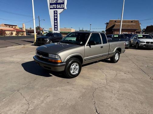2000 Chevrolet S-10 Base