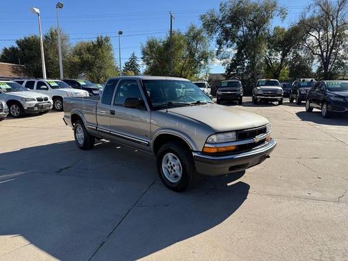 2000 Chevrolet S-10 Base