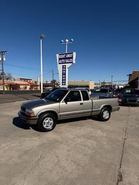 2000 Chevrolet S-10 Base