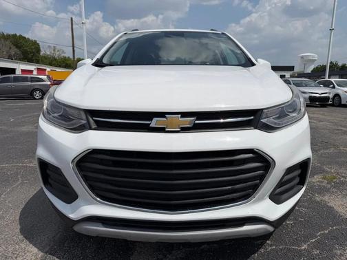 Summit White 2019 Chevrolet Trax LT