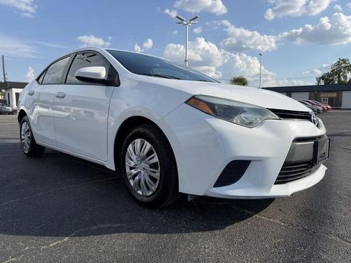 Super White 2015 Toyota Corolla LE