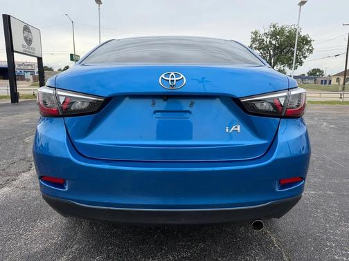 BLUE 2018 Toyota Yaris iA Base
