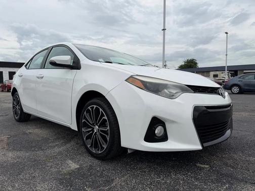 Super White 2016 Toyota Corolla S Plus