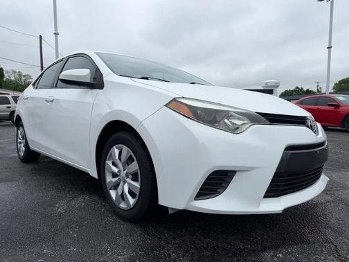 Super White 2015 Toyota Corolla LE