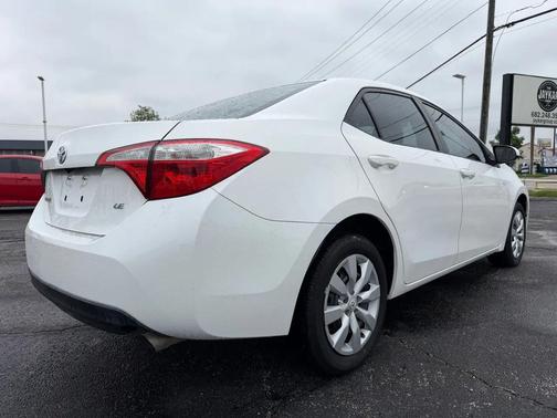 Super White 2015 Toyota Corolla LE