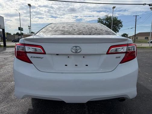 WHITE 2014 Toyota Camry SE