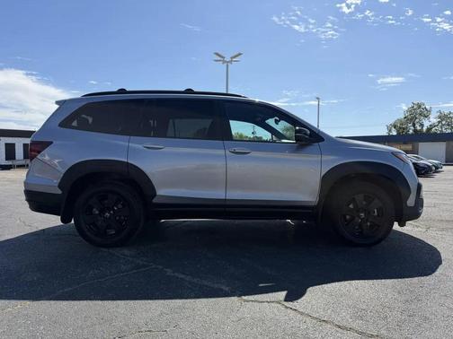 Lunar Silver Metallic 2022 Honda Pilot AWD TrailSport