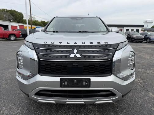 Alloy Silver Metallic 2023 Mitsubishi Outlander SE