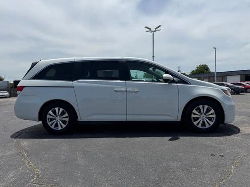 White Diamond Pearl 2017 Honda Odyssey EX-L