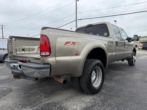 Arizona Beige Clearcoat Metallic 2005 Ford F-350 XL Crew Cab
