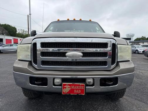 Arizona Beige Clearcoat Metallic 2005 Ford F-350 XL Crew Cab