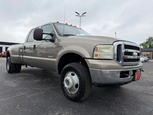 Arizona Beige Clearcoat Metallic 2005 Ford F-350 XL Crew Cab