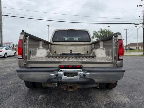 Arizona Beige Clearcoat Metallic 2005 Ford F-350 XL Crew Cab