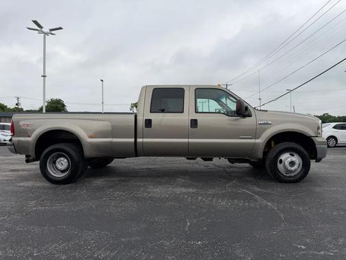 Arizona Beige Clearcoat Metallic 2005 Ford F-350 XL Crew Cab