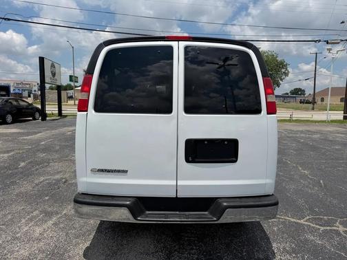 Summit White 2017 Chevrolet Express 3500 LT