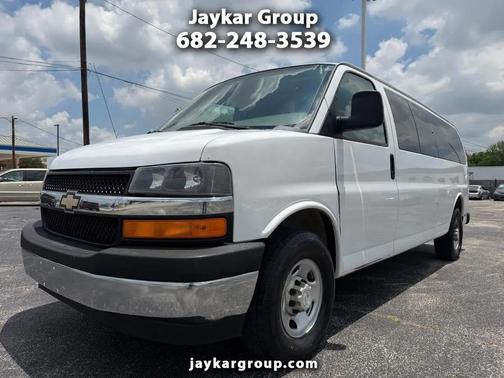 Summit White 2017 Chevrolet Express 3500 LT