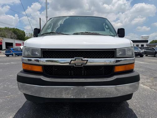 Summit White 2017 Chevrolet Express 3500 LT