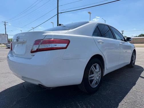 Super White 2011 Toyota Camry SE