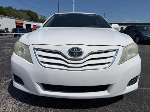 Super White 2011 Toyota Camry SE