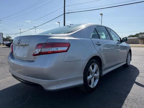 Classic Silver Metallic 2011 Toyota Camry SE
