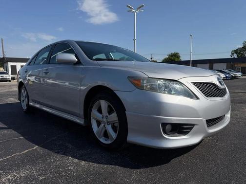 Classic Silver Metallic 2011 Toyota Camry SE