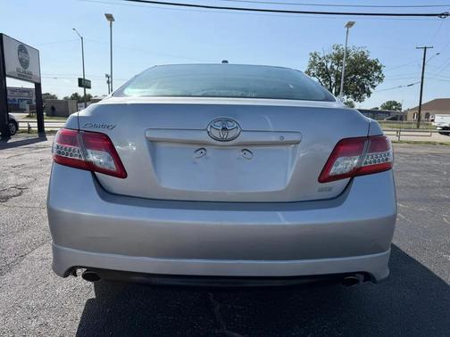 Classic Silver Metallic 2011 Toyota Camry SE