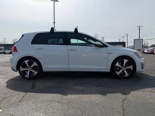 Pure White 2016 Volkswagen Golf GTI 2.0T SE 4-Door
