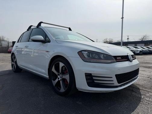 Pure White 2016 Volkswagen Golf GTI 2.0T SE 4-Door