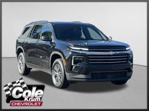 Mosaic Black Metallic 2026 Chevrolet Traverse LT