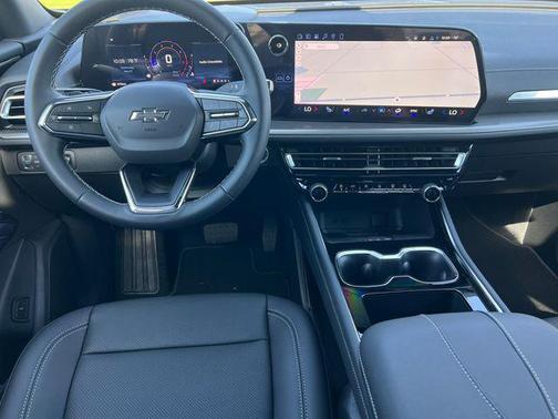Mosaic Black Metallic 2026 Chevrolet Traverse LT