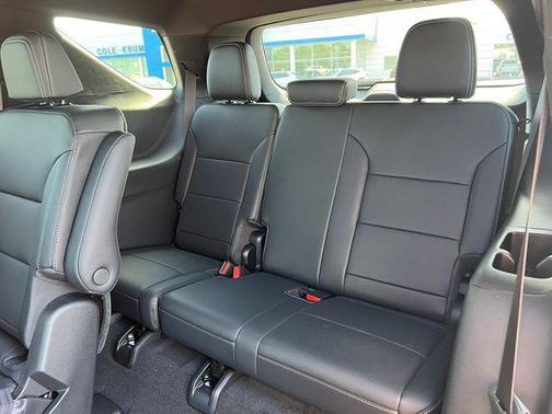 Mosaic Black Metallic 2026 Chevrolet Traverse LT