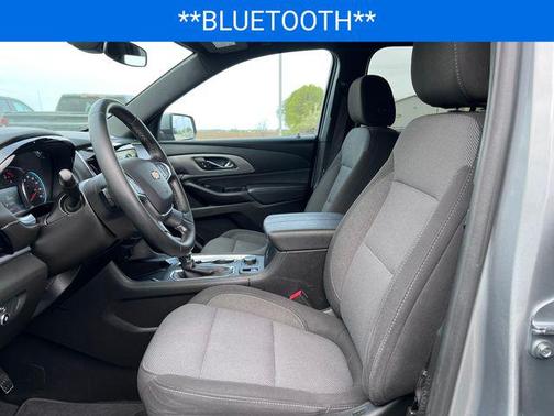 Sterling Gray Metallic 2023 Chevrolet Traverse LT Cloth