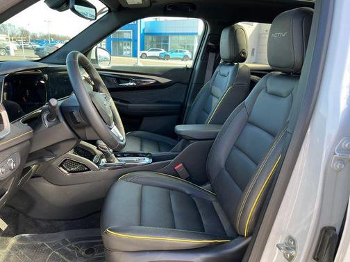 Iridescent Pearl Tricoat 2025 Chevrolet Trailblazer ACTIV